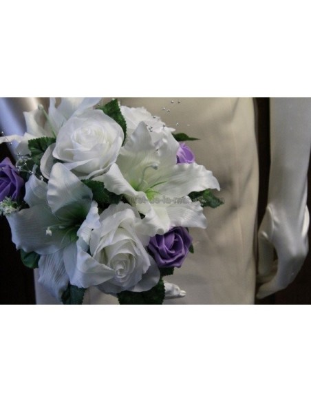 Magnifique bouquet de mariage rond thème blanc,parme avec LYS