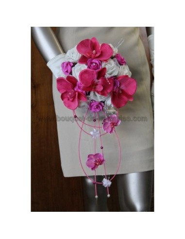 Ravissant Bouquet de mariee cascade thème fuchsia avec diamants