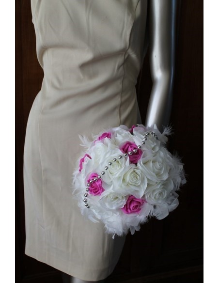 Bouquet de Mariée Rond Fuchsia avec roses, perles et plumes
