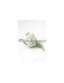 Boutonnière de marié couleur blanc avec roses et diamants fantaisie