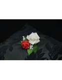 Magnifique Boutonnière du marié blanc et rouge perlé