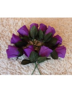 Dix Boutonnières de mariage couleur prune avec des feuilles vertes