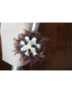 Bouquet de mariee Rond avec Roses et Arums, plumes chocolat