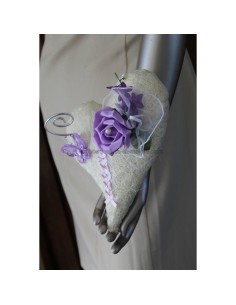 Coussin d'alliances chic thème parme avec fleurs, perles et papillon 2