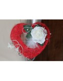 Coussin d\'alliances pas cher thème cœur rotin rouge avec plumes