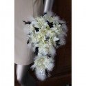 Bouquet mariage cascade thème perles et plumes ivoire, noir et gris 