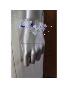 Bracelet de mariage fait avec des roses, des perles et un papillon!