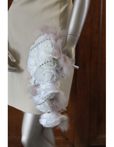 Bouquet de mariée cascade original couleur blanc, taupe gris, argent 