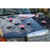 Décoration voiture mariées chapeau voile rose et gris