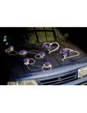Cœurs de mariage et compositions pour voiture avec roses et rotin
