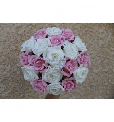 Bouquet de fleurs pour mariée blanc et rose tendre