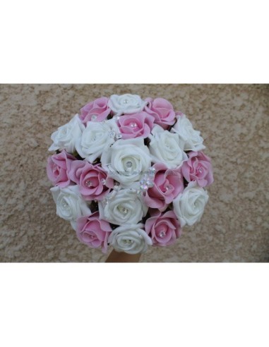 Bouquet de fleurs pour mariée blanc et rose tendre