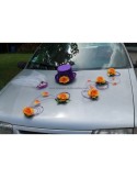 Décoration de voiture pour mariage avec chapeau voile et roses orange