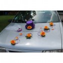 Décoration de voiture pour mariage avec chapeau voile et roses orange