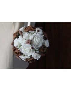 Bouquet Mariée Rond avec Roses Chocolat, Blanc et Perles