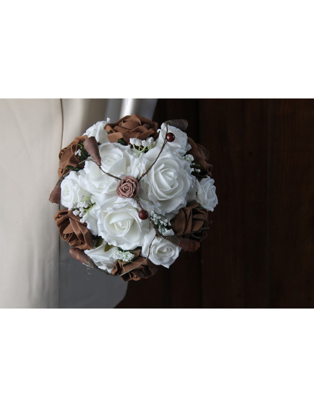 Bouquet Mariée Rond avec Roses Chocolat, Blanc et Perles