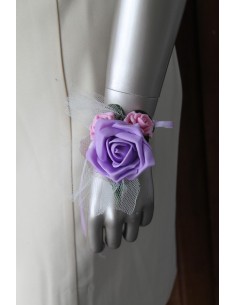Bracelet de fleurs de mariage avec des roses couleur parme et rose
