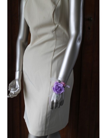 Bracelet de fleurs de mariage avec des roses couleur parme et rose