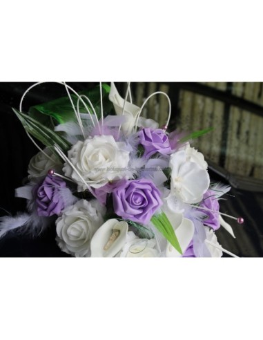 Composition florale pour voiture de mariage avec des orchidée parme