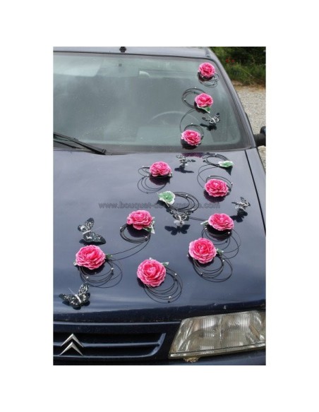 Décoration de voiture de mariage thème fuchsia, noir avec papillon