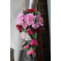 Bouquet de Mariée Tombant fait avec des Roses, Feuilles et Perles