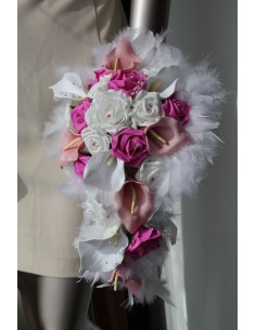 Bouquet de mariage cascade avec Arums, Roses et Diamants Fuchsia