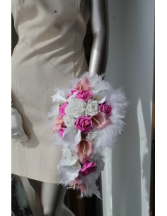 Bouquet de mariage cascade avec Arums, Roses et Diamants Fuchsia 2