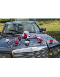 Composition pour voiture de mariage avec chapeau & voile fuchsia