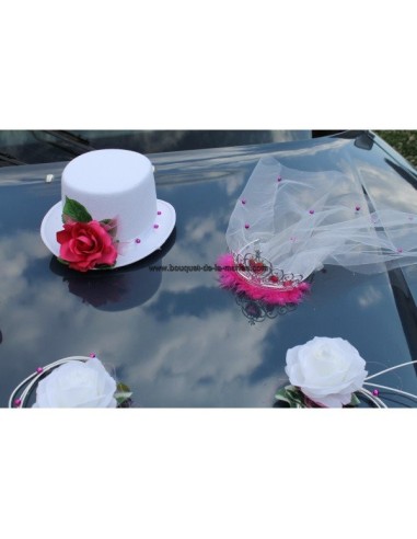 Composition pour voiture de mariage avec chapeau & voile fuchsia