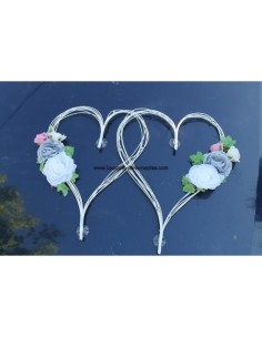 Décoration de voiture de mariage: 2 cœurs de rotin avec des roses