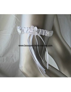 Jarretière avec colombes blanches et argent, des fleurs et du ruban