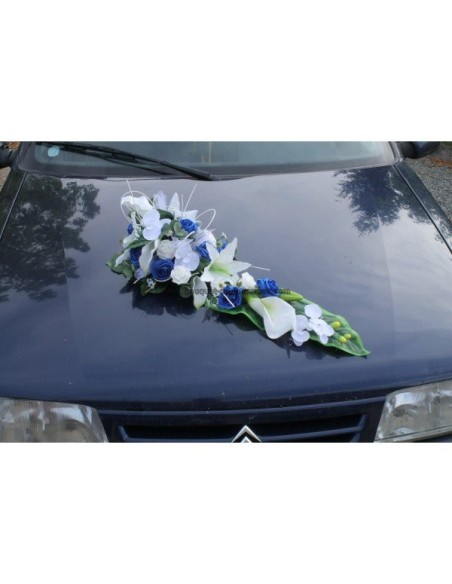 Splendide Bouquet de voiture de mariage avec roses bleu et blanches Splendide Bouquet de voiture de mariage avec roses bleu et blanches
