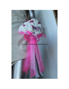 Bouquet de mariée rond fait de belles roses blanches et fuchsia