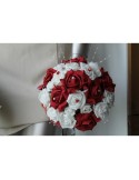 Bouquet de mariée rond avec de magnifiques roses blanches & rouge
