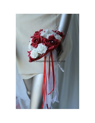 Bouquet de mariée rond avec de magnifiques roses blanches & rouge