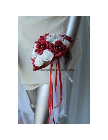 Bouquet de mariée rond avec de magnifiques roses blanches & rouge