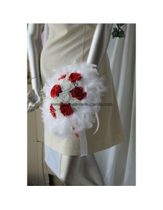 Bouquet de mariée Rond thème rouge avec roses, perles et plumes 2