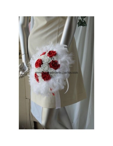 Bouquet de mariée Rond thème rouge avec roses, perles et plumes