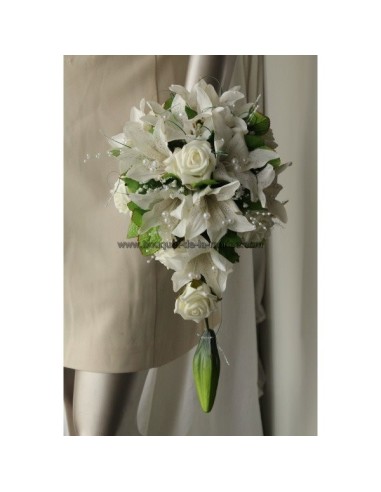 Bouquet mariage cascade thème Lys et Roses ivoire avec des perles