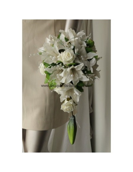Bouquet mariage cascade thème Lys et Roses ivoire avec des perles