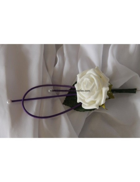 Bouquet de mariée Rond thème violet et blanc avec plumes et perles