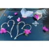 Décoration voiture mariage orchidées et cœurs gris et fuchsia