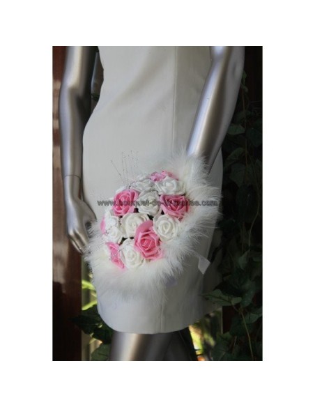Bouquet de mariée thème ivoire et rose avec des plumes et des perles