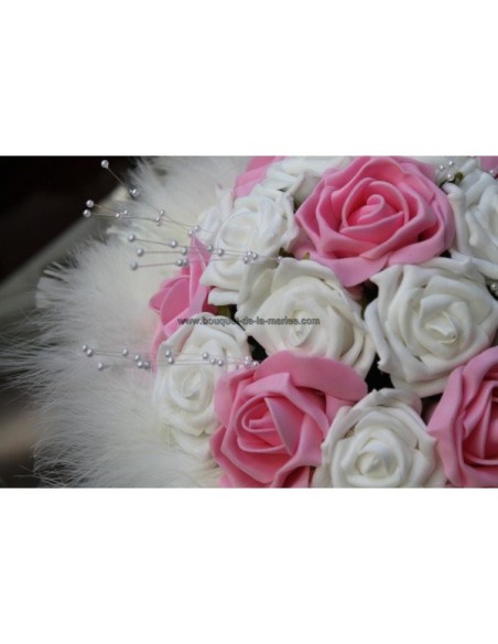 Bouquet de mariée thème ivoire et rose avec des plumes et des perles