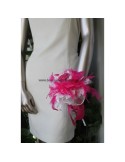 BOUQUET MARIÉE AVEC PLUMES ET PERLES COULEUR BLANC ET FUCHSIA PERLÉ
