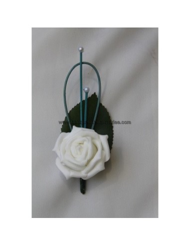 Boutonnière pour mariage blanc et turquoise perlé