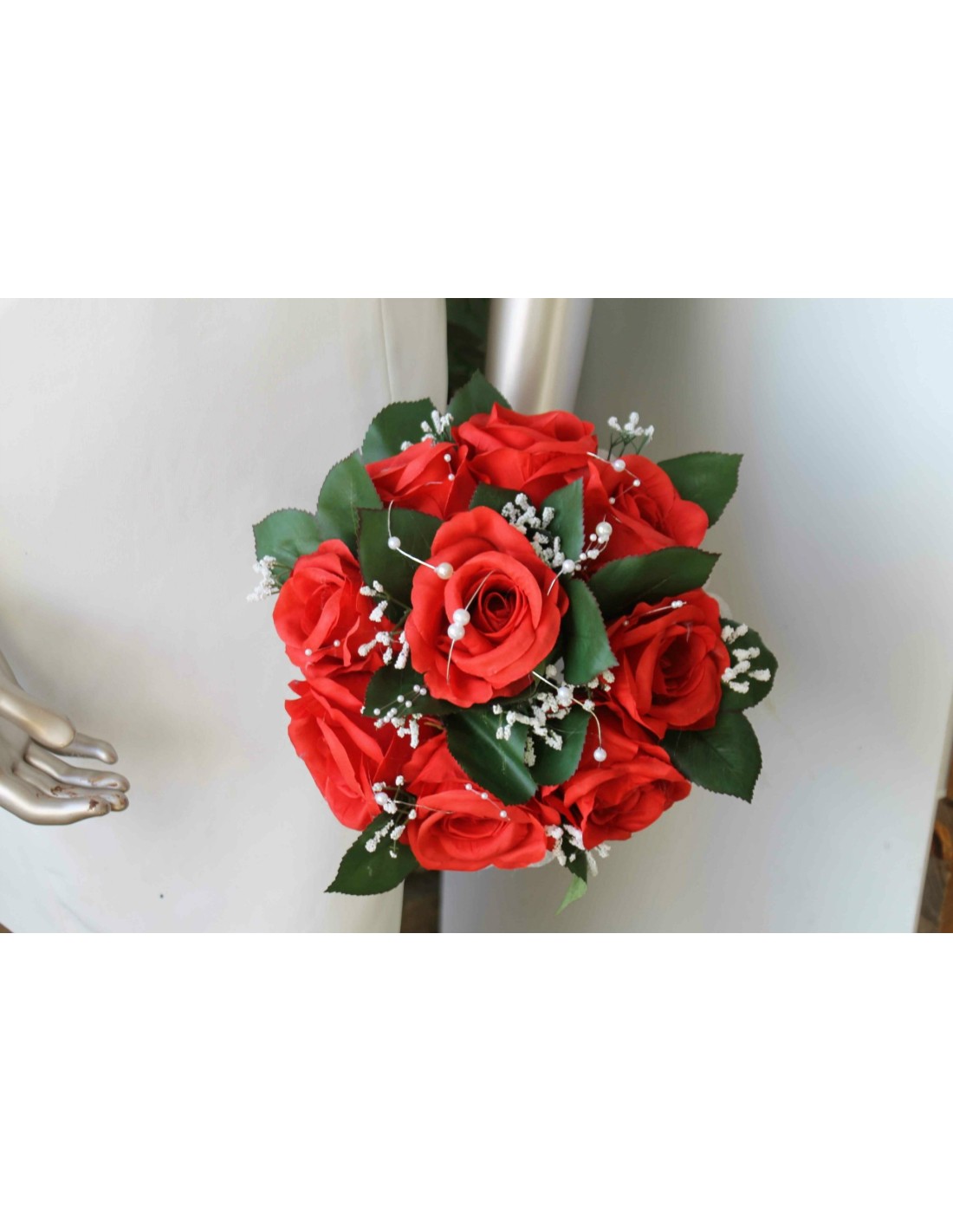 Bouquet Mariée Rond avec belles Roses Rouges, Gypsophile, perles