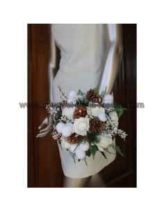 Bouquet de mariée rond thème hiver blanc, pomme pins, boules de coton 2