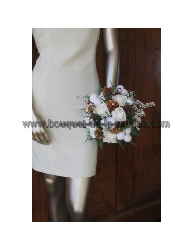Bouquet de mariée rond thème hiver blanc, pomme pins, boules de coton