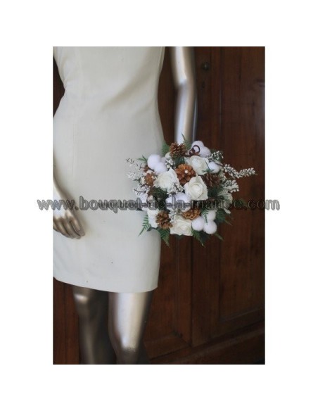 Bouquet de mariée rond thème hiver blanc, pomme pins, boules de coton Bouquet de mariée rond thème hiver blanc, pomme pins, boules de coton